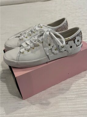 Women’s White Floral Applique Lace-Up Sneakers with Glitter Heel